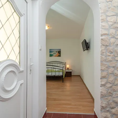 Lux Iii Guest house
